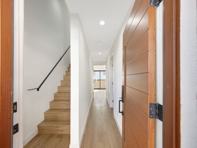 Building Photo - 1856 Redondo Blvd