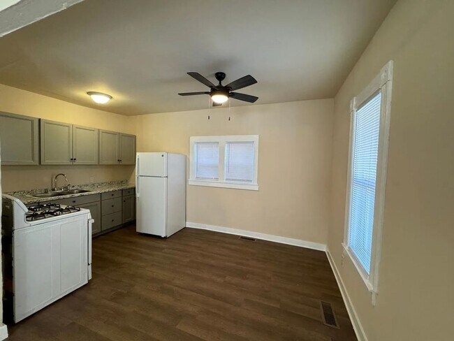 Building Photo - 910 Sahwatch St