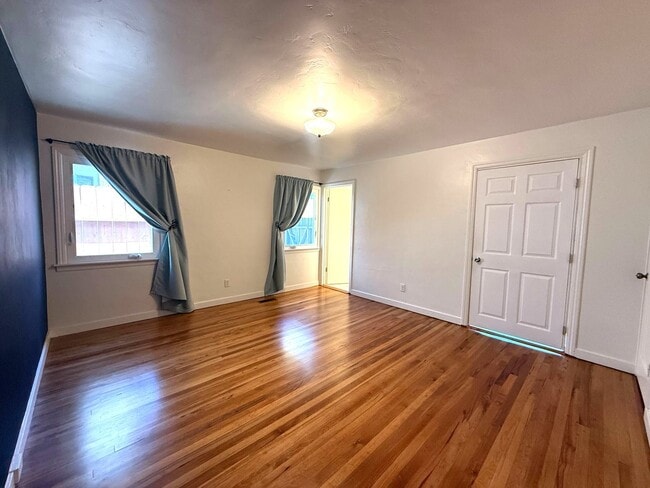 Building Photo - Charming Monterey Home in Quiet Neighborho...