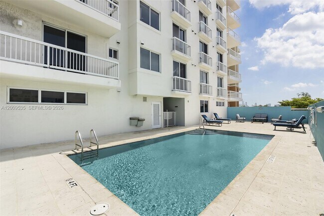 Building Photo - 2400 SW 27th Ave