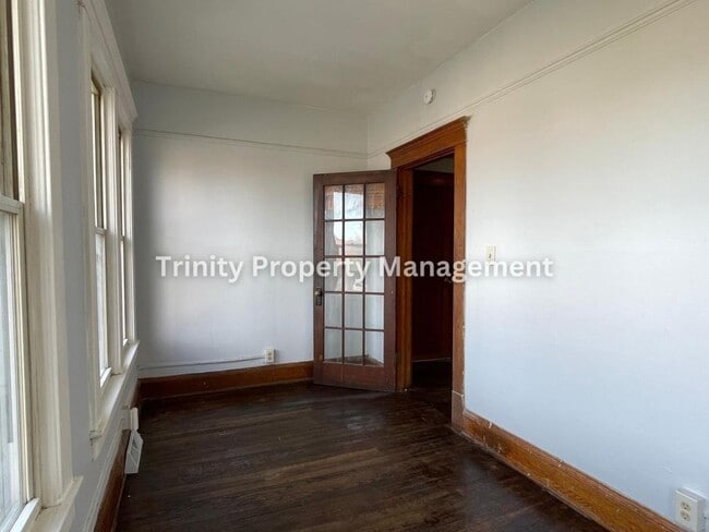 Building Photo - 103 Grove Ave