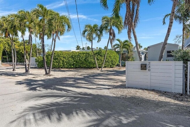 Building Photo - 230 Jolly Roger Dr
