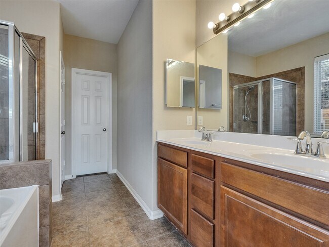 Building Photo - 2750 Villa Bella Ct