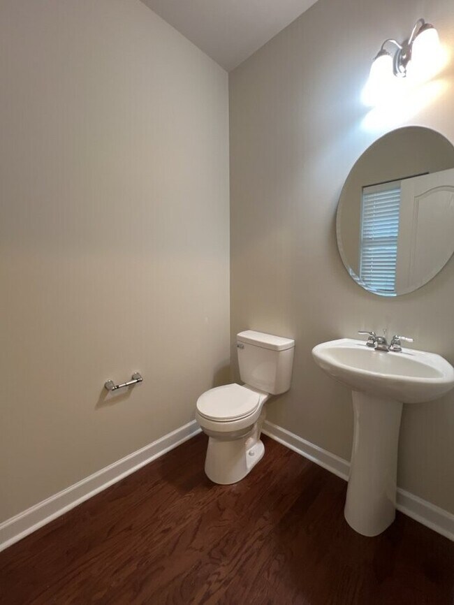 Building Photo - 579 Crossland Dr