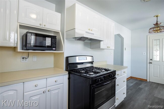 Building Photo - 32348 Linderman Ave