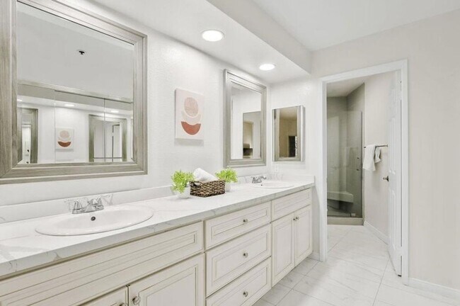 Building Photo - Live Elevated in the Heart of North Park!
