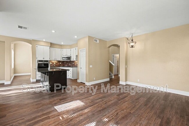 Building Photo - 30783 Medinah Way