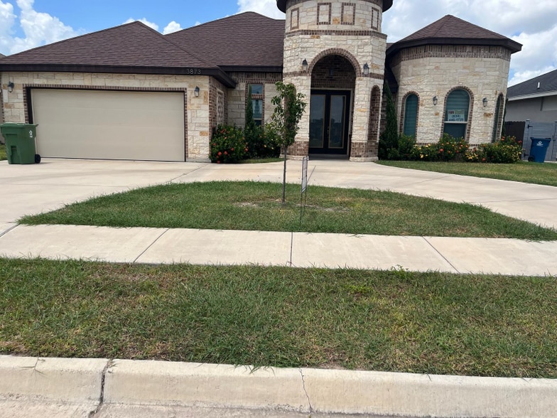 Building Photo - 3873 Tolosa St