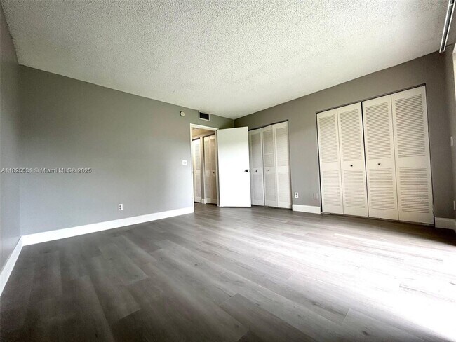 Building Photo - 1808 Meadows Cir W