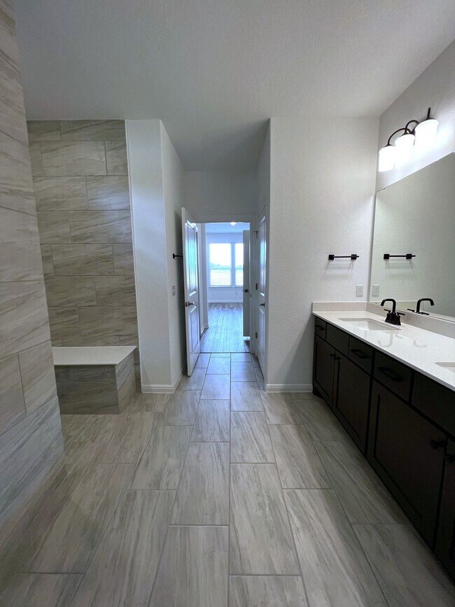 Building Photo - 106 Middle Crk Rd