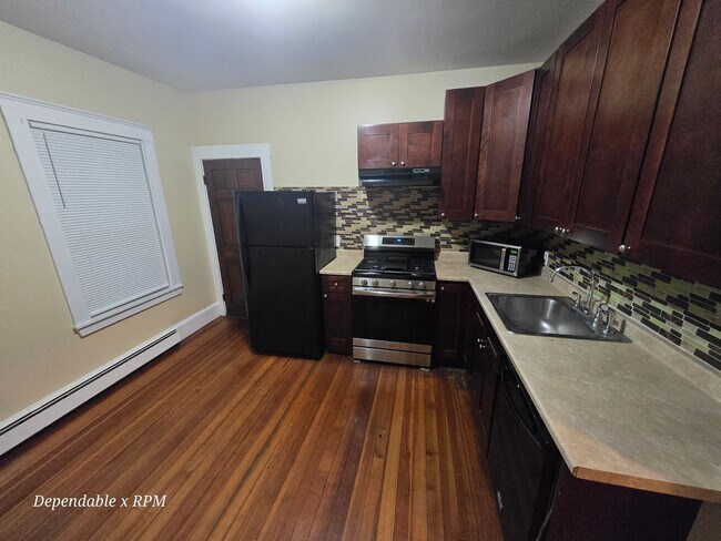 Building Photo - 735 Washington St