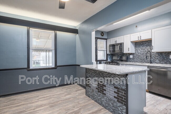 Building Photo - 1237 Delbert Ave