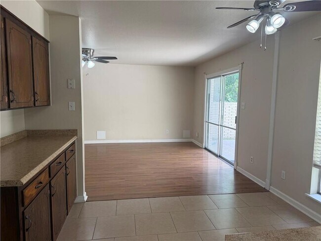 Building Photo - 1546 Wildwood Ln