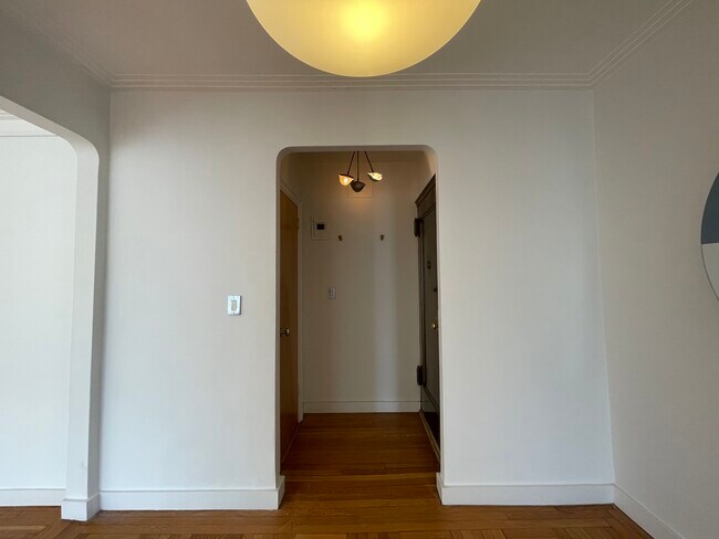 Entry - 255 W 23rd St