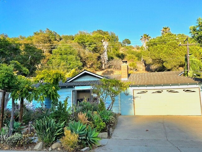 Primary Photo - Single level 3 bed, 2 bath home centrally ...