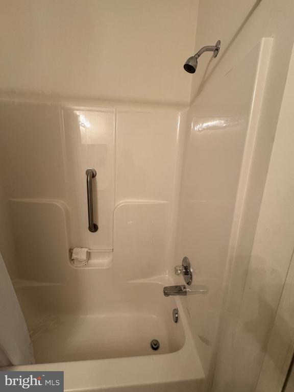 Building Photo - 2604 Chapel Lake Dr