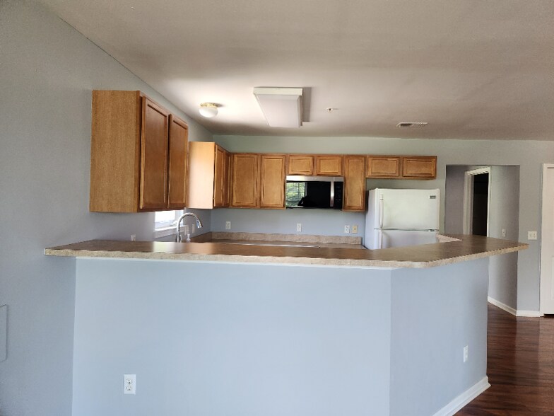Building Photo - 10125 Sunrise Dr