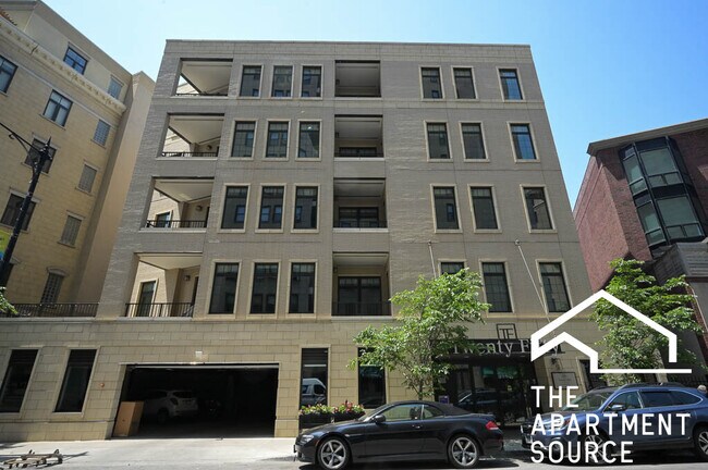 Building Photo - 2050 N Clark St
