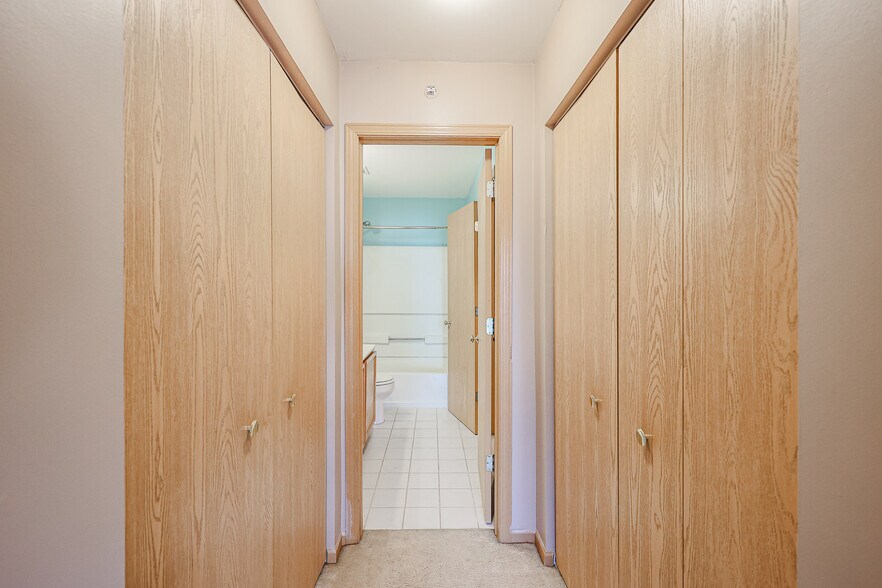 Building Photo - 607 Fox Ridge Dr