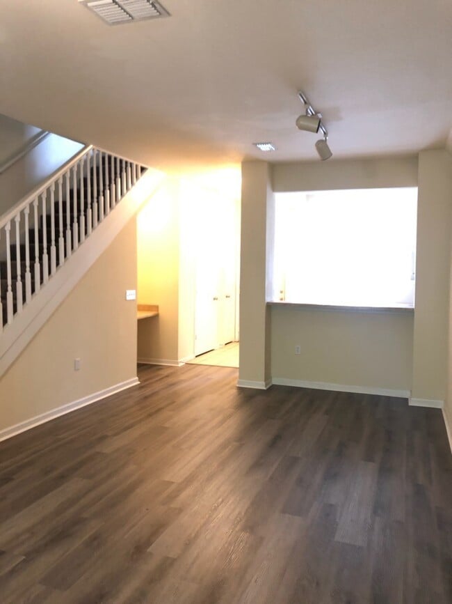 Building Photo - 2/2.5 Town Home in Magnolia Place - Availa...