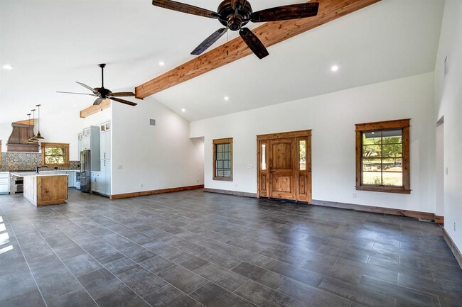 Building Photo - 108 Hub Dr