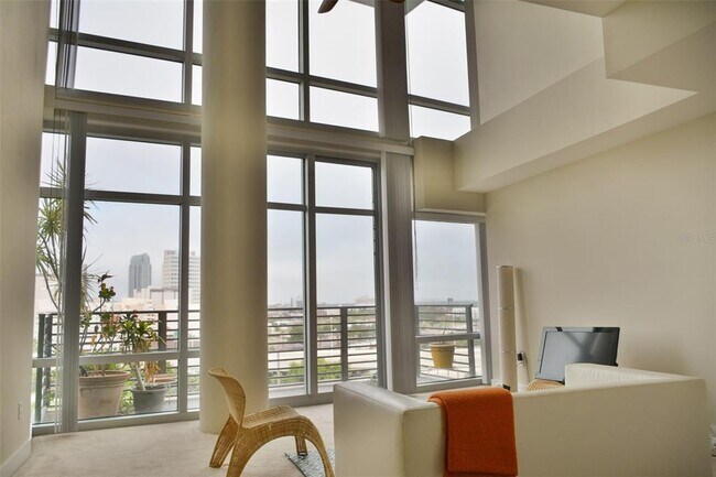 Building Photo - 1120 E Kennedy Blvd