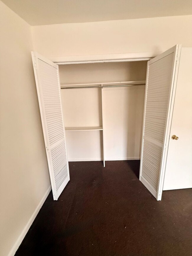 Building Photo - 607-609 School St