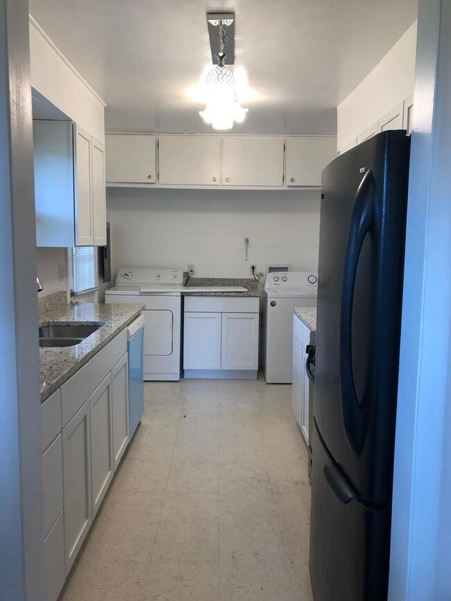 Building Photo - 116 Pauline Ave