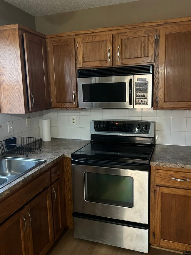 Building Photo - 707 Riess Ln