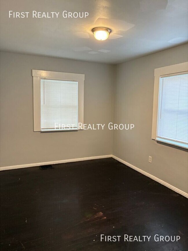 Building Photo - 2921 N Main St