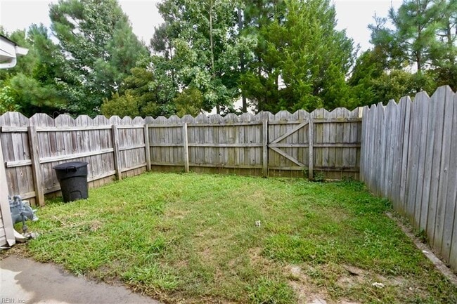 Building Photo - 145 Horse Run Dr