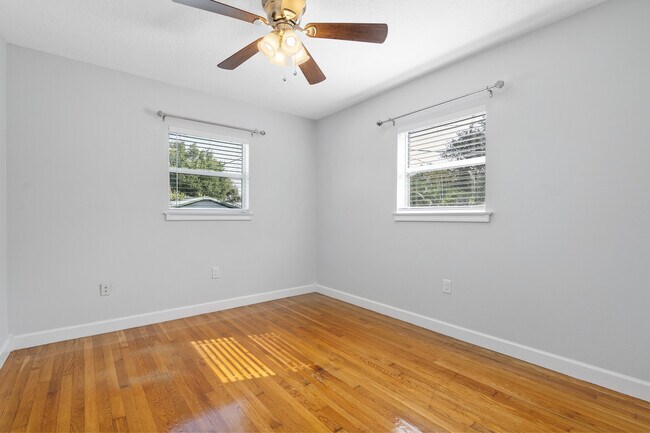 Building Photo - 4420 W Fair Oaks Ave