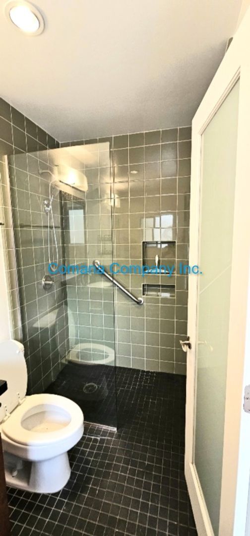 Building Photo - Beautifully appointed one bedroom one Bath...