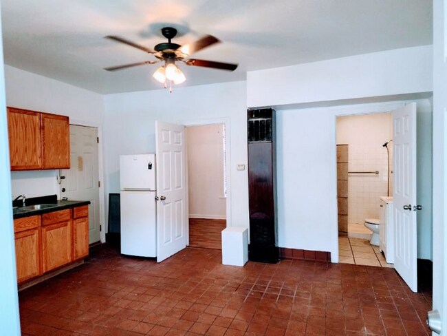 Building Photo - 1710 W 37th St