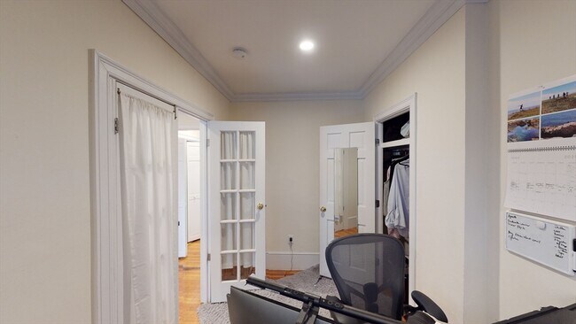 Building Photo - 6 Brimmer St