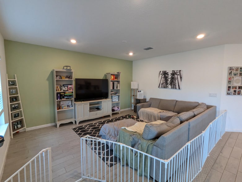 Building Photo - 3459 NE 38th Ln