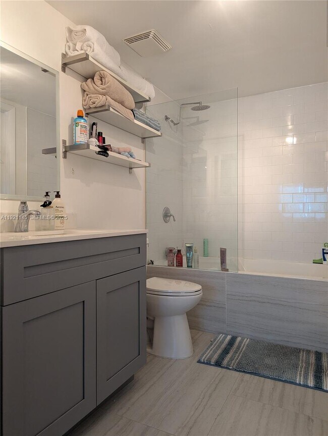 Building Photo - 690 SW 1st Ct