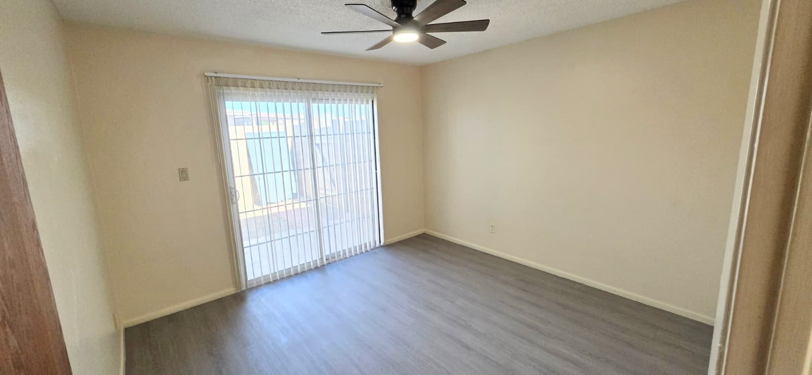 Building Photo - 1041 N Mesa Dr