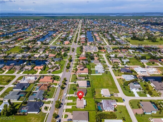 Building Photo - 1917 Cape Coral Pkwy W