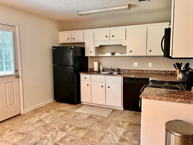 Building Photo - COMING MID-FEBRUARY 2026! (One Pet Maximum)