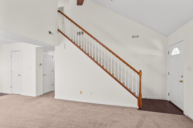 Building Photo - 2418 Northampton Dr