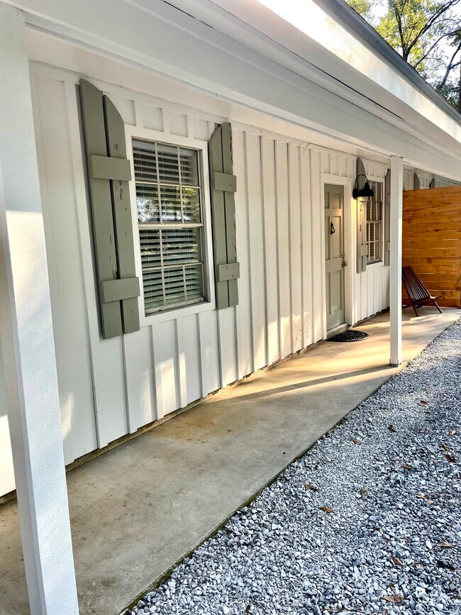 Building Photo - 218 W Saint Mary Dr