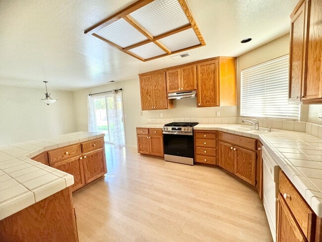 Building Photo - Beautiful Home in Amber Grove
