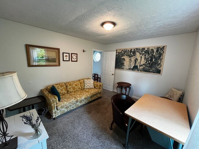 Building Photo - FURNISHED 2-BED w/OFFICE IN SHELBY PARK