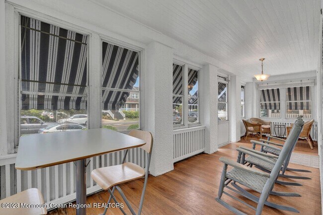 Building Photo - 683 Main Ave