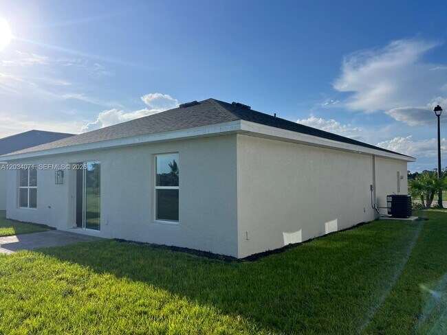 Building Photo - 544 Ilaria Ct