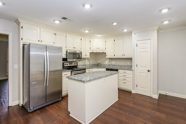 Building Photo - 104 Luna Ln