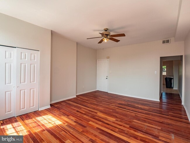 Building Photo - 424 E North Ave