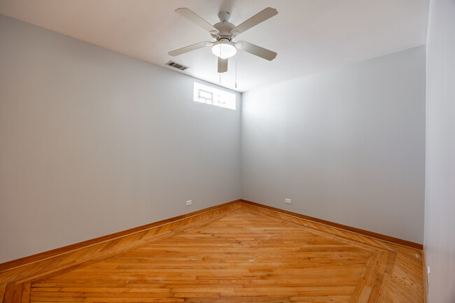 Building Photo - 3205 N Leavitt St