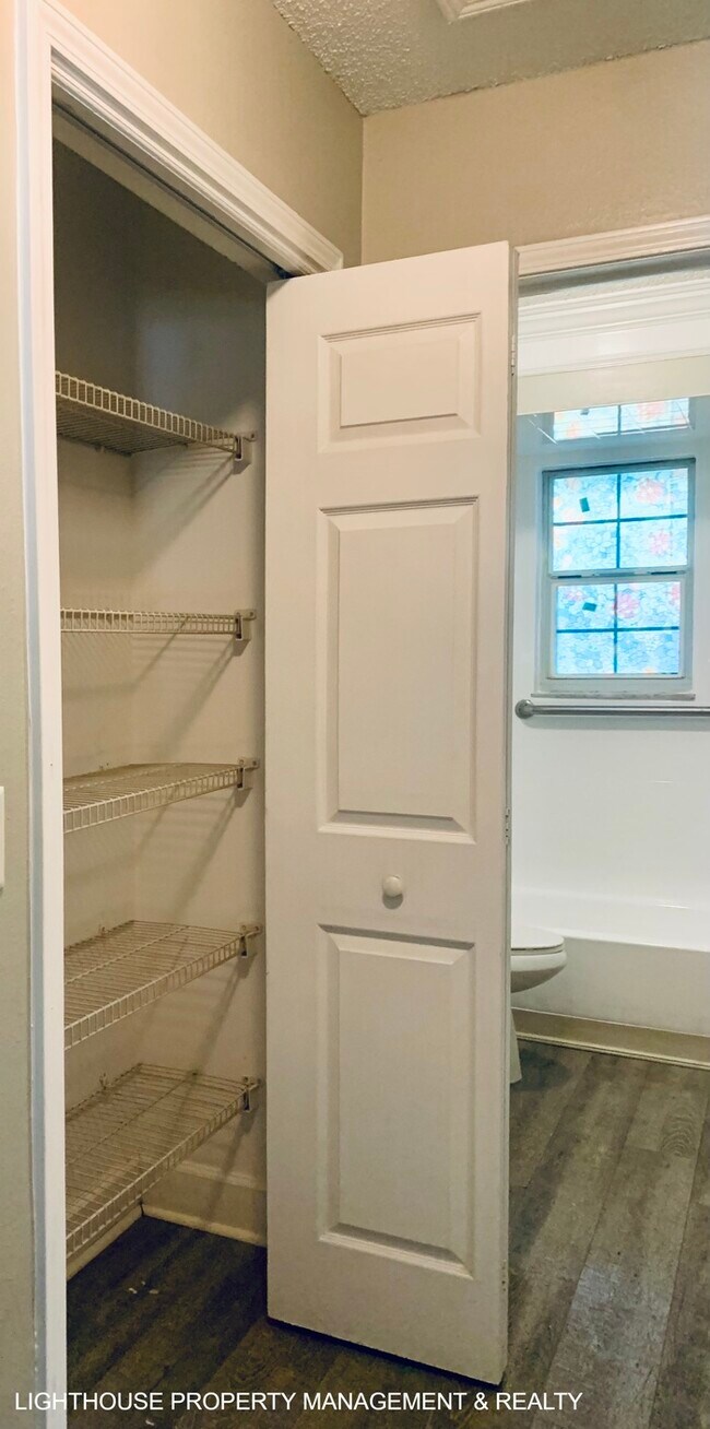 Building Photo - Spacious 2-Bedroom Duplex with Stainless Steel Appliances